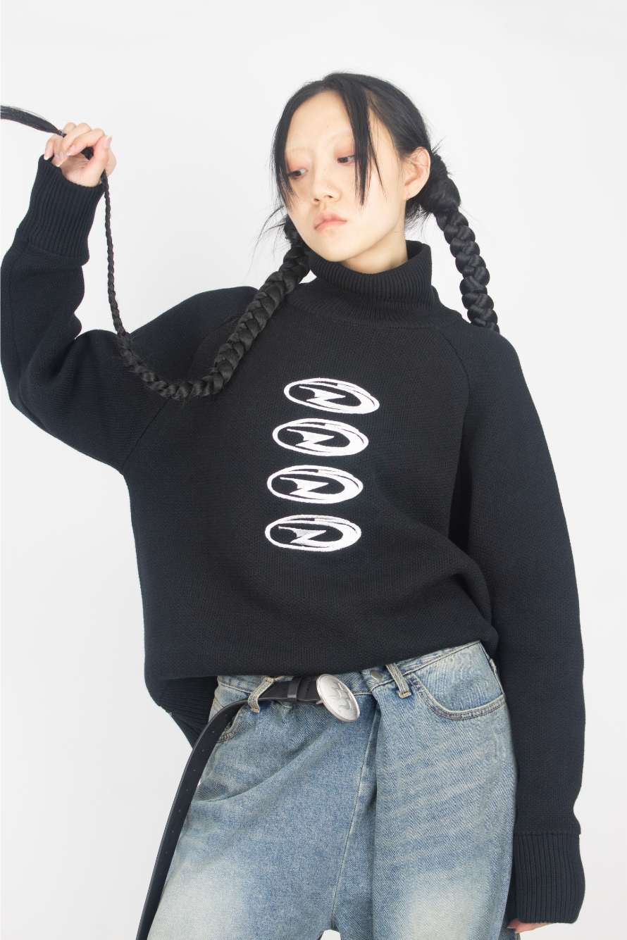 ✦Embroidery Turtleneck (2 color)
